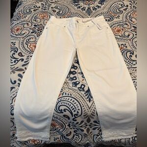 NEW Chico's So Slimming Girlfriend Crop Pants in White